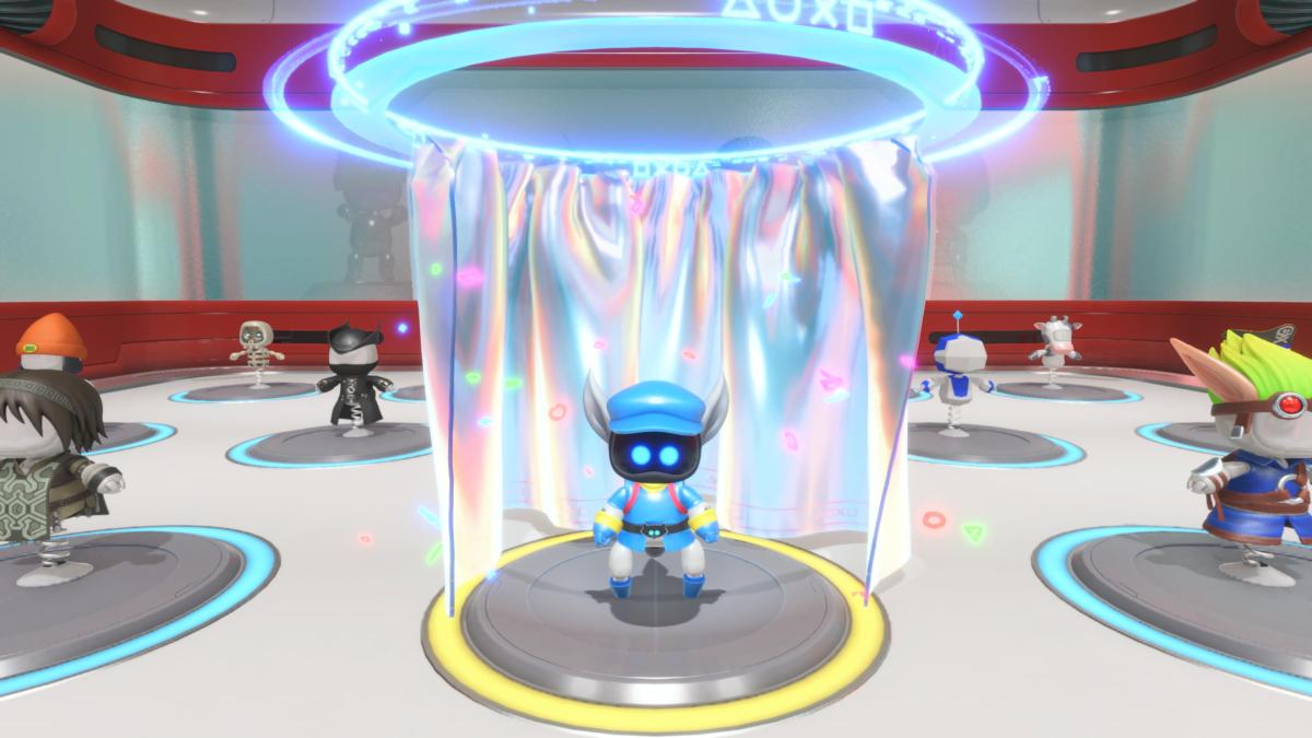 Astro Bot dans son costume de voleur à queue annelée Sly Cooper dans le vestiaire