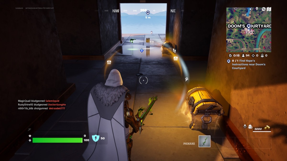 Instructions de Hope près de la cour de Doom dans Fortnite.