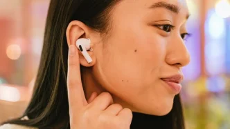 Guide to Setting Up AirPods Head Gestures Efficiently.webp