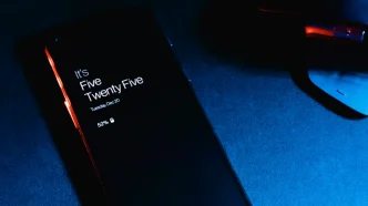 1732858327 Android 15 QPR2 Minimizes Lock Screen Notification.webp