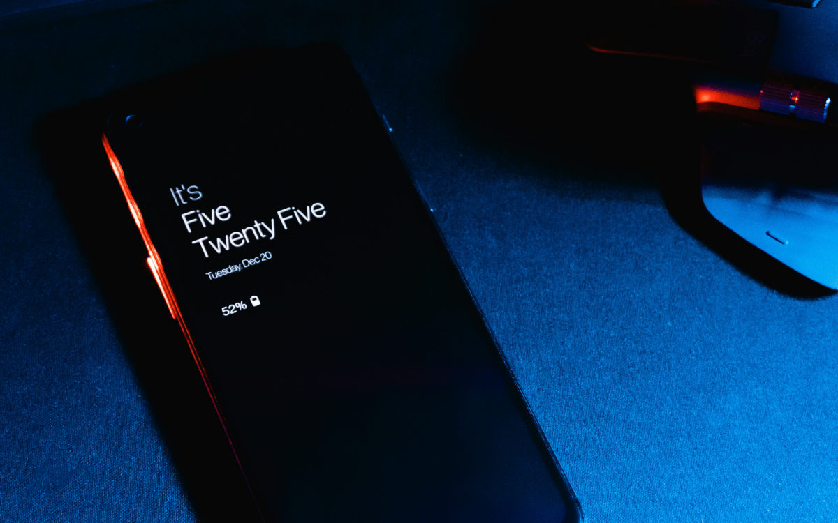 1732858327 Android 15 QPR2 Minimizes Lock Screen Notification.webp